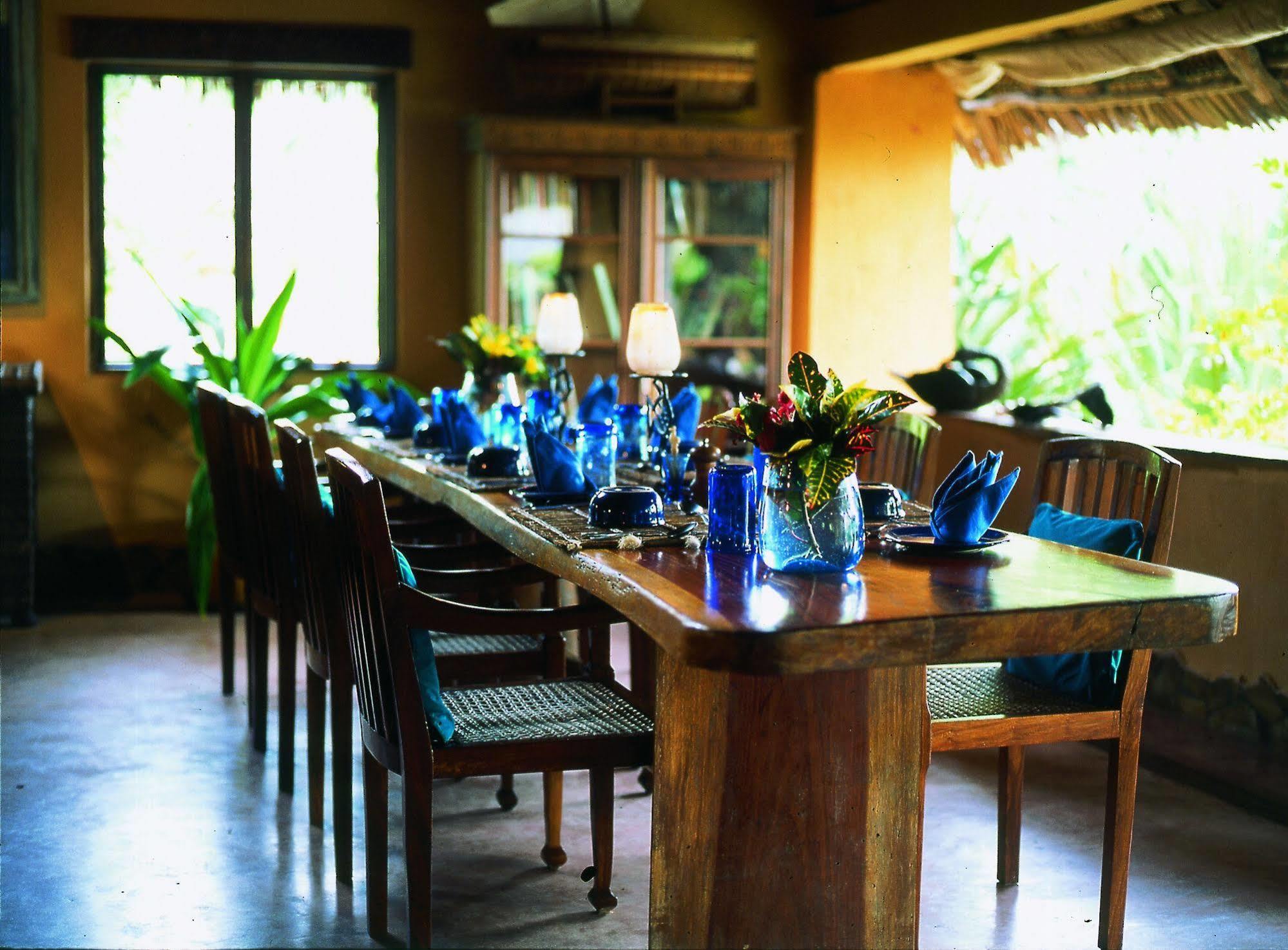 Kinasi Lodge Utende Luaran gambar