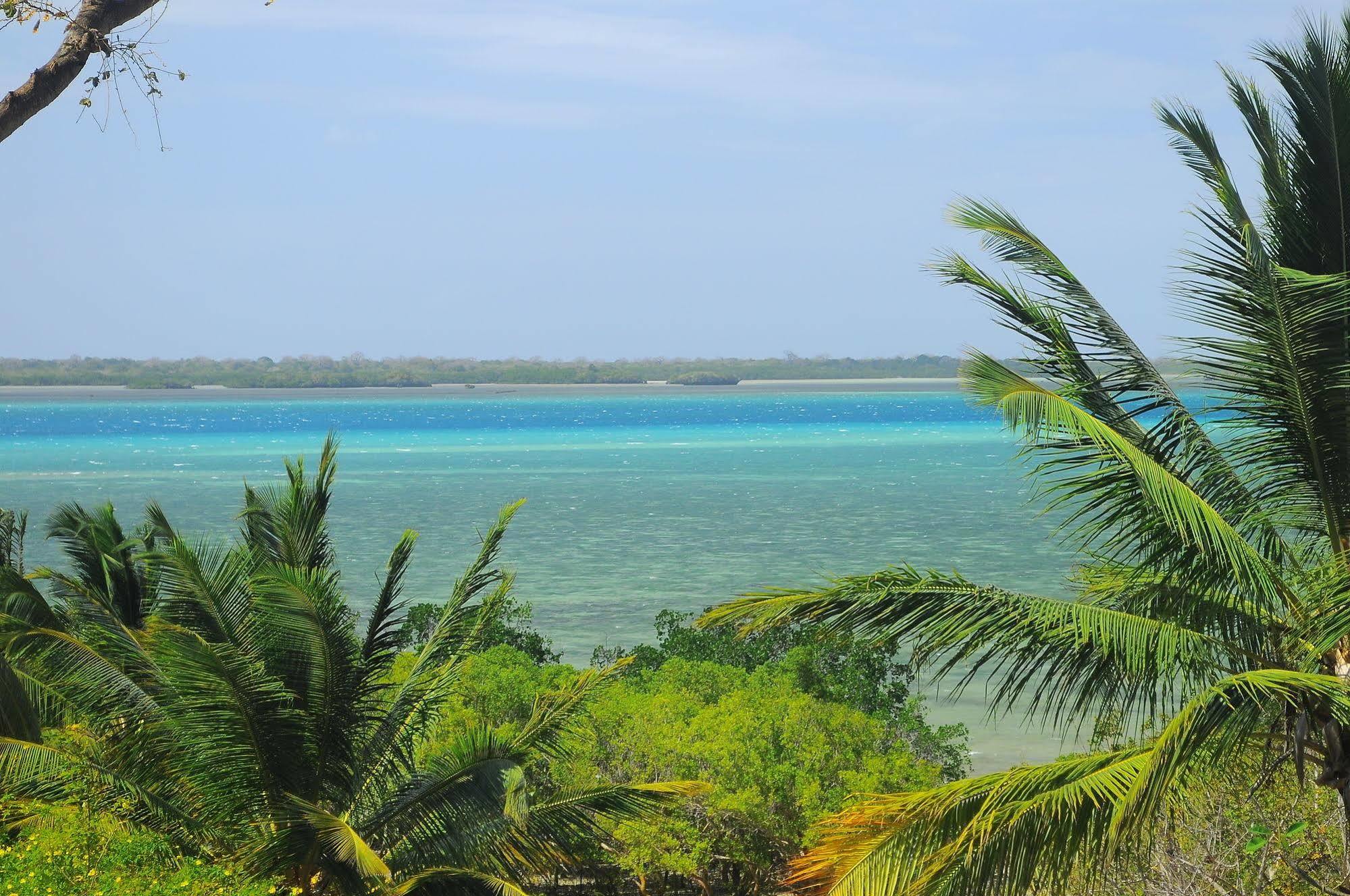 Kinasi Lodge Utende Luaran gambar